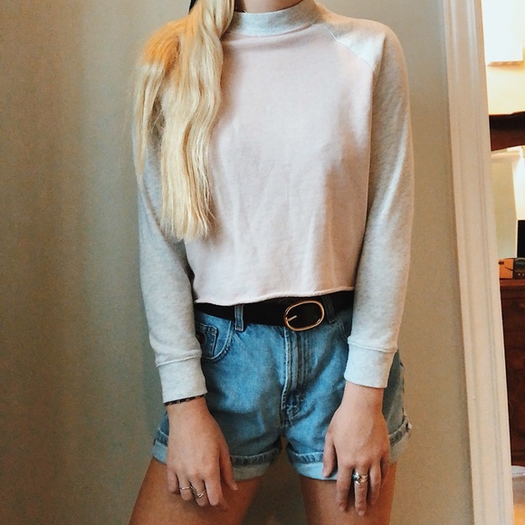 H&M Tops - 1 HOUR CYBER SALE || cropped sweatshirt